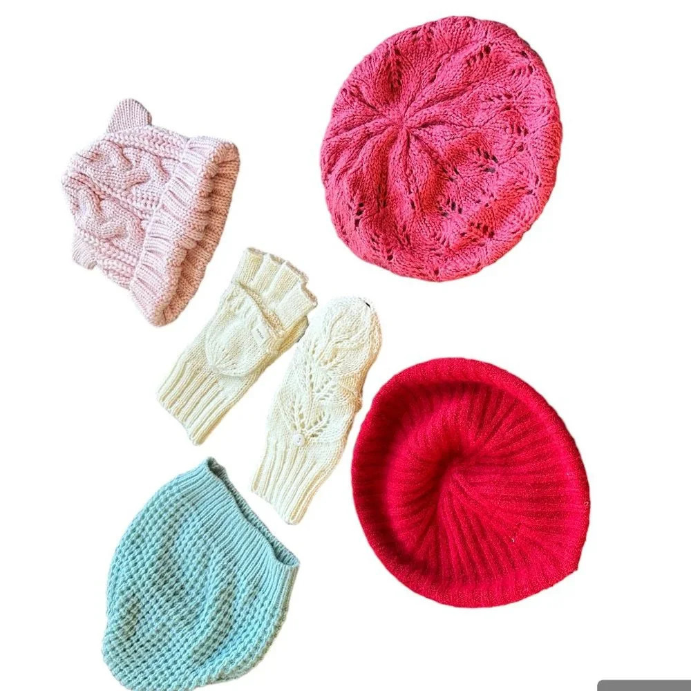 Set Bundle of 4 Knit Hats & NWT Aerie Gloves
